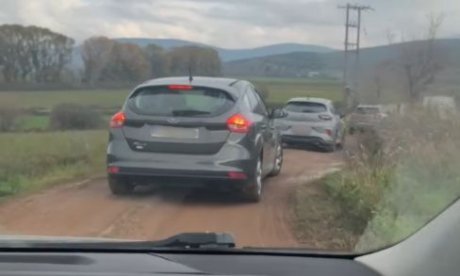 Μπλόκα αγροτών: Εκτροπές ακόμα και μέσα από χωματόδρομους - Βίντεο