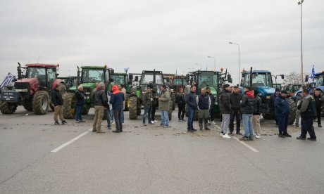 Επιστρέφουν στα μπλόκα οι αγρότες: Έκλεισαν στις 12 τα Μάλγαρα προς Αθήνα