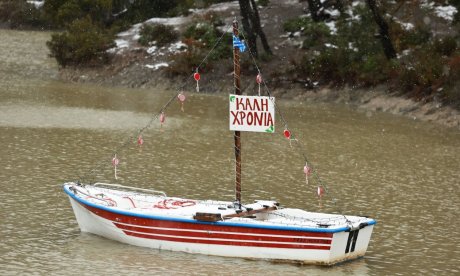 Καιρός: Πού θα χιονίσει την Πρωτοχρονιά - Ποιες περιοχές της Αττικής θα «ντυθούν» στα λευκά
