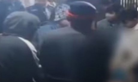 Μπαγκλαντές: Όχλος ξυλοφόρτωσε, μαχαίρωσε και πυρπόλησε Ινδουιστή - Κι όμως αυτός γλίτωσε