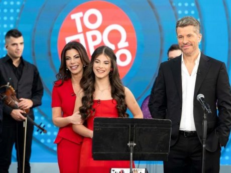 Λιόνα Βαρθακούρη: Η 13χρονη εγγονή του Γιάννη Πάριου τραγούδησε και συγκίνησε τον παππού της