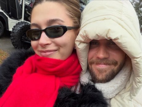 10 Πρωτοχρονιές μαζί: Justin & Hailey Bieber βάζουν τέλος στα σενάρια διαζυγίου με μια φωτογραφία