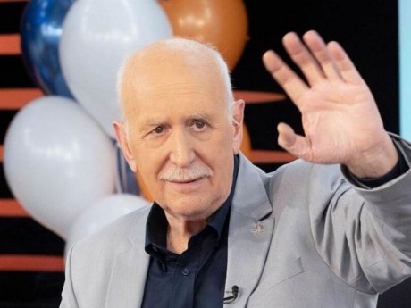 Οι συμπαρουσιάστριες του Γιώργου Παπαδάκη και oι στενοί συνεργάτες του, αποχαιρέτησαν τον «δάσκαλο»