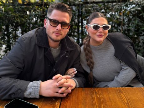 Its Official: Η Μπάρκα ποζάρει με τον Φάνη της και το «Άντε με το καλό» του Αλεξάνδρου τα λέει όλα