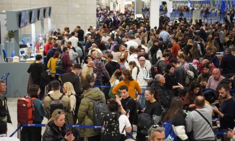 FIR Αθηνών: Δεν έχει τέλος η ταλαιπωρία, τι γίνεται με τις χαμένες βαλίτσες