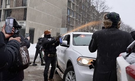 «Βράζει» η Μινεάπολη για τον εν ψυχρώ πυροβολισμό 37χρονης μητέρας από πράκτορες της ICE