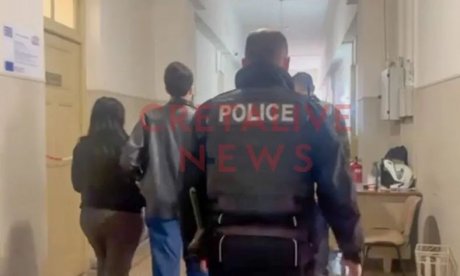 Κρήτη: «Ο πατέρας μου βίαζε τις αδελφές μου», λέει ο αδελφός των 2 κοριτσιών - Τα λόγια των θυμάτων