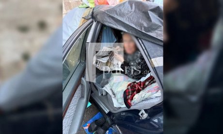 Ηράκλειο: Η ιστορία ηλικιωμένης που ζει σε εγκαταλελειμμένο αυτοκίνητο – «Θέλω να δουλέψω»