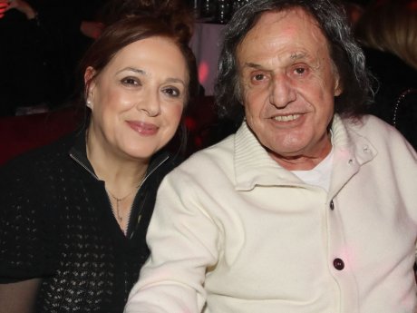 Ελένη Ράντου: Η σπάνια έξοδος με την κόρη και τον σύντροφό της απέδειξαν ξανά πόσο «cool» είναι