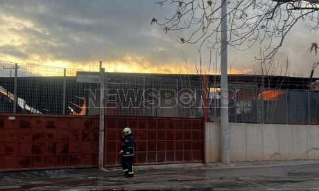 Φωτιά στο Μενίδι: Καταστράφηκε ολοσχερώς το εργοστάσιο – Τι αποκάλυψε ο αντιδήμαρχος στο newsbomb.gr