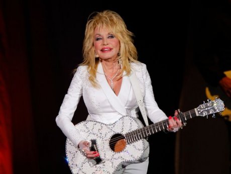 Το πάρτι αλά Jolene για τα 80α γενέθλια της Dolly Parton, η απουσία και τα σενάρια για την υγεία της