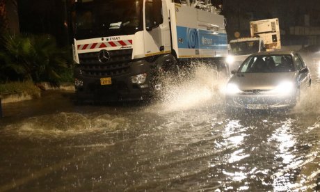 Γλυφάδα: Νεκρή 56χρονη πεζή - Παρασύρθηκε από τα νερά και εγκλωβίστηκε κάτω από αυτοκίνητο