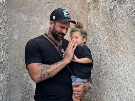 Για τον Αλεξάνδρου ο ρόλος του πατέρα δεν πρέπει να είναι «συνοδευτικός»: Η απόσταση με τον γιο του