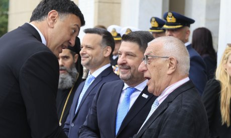 Η Βουλή «υιοθετεί» το παιδί του λιμενικού από το Άστρος - Παράπονα Κακλαμάνη στον Κικίλια