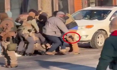 Μινεσότα: Πράκτορας με πολιτικά παίρνει το όπλο που είχε ο 37χρονος διαδηλωτής - Ήταν νοσοκόμος ΜΕΘ