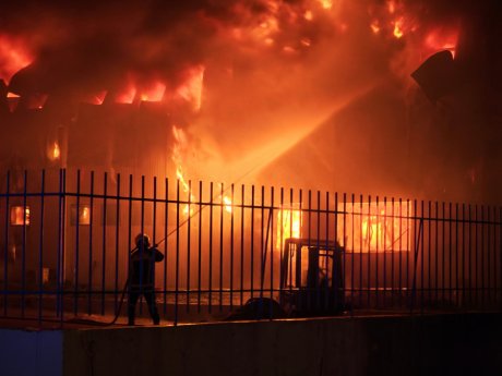 Βάρδια που δεν τελείωσε ποτέ: 5 γυναίκες έχασαν τη ζωή τους από τη φωτιά στο εργοστάσιο στα Τρίκαλα