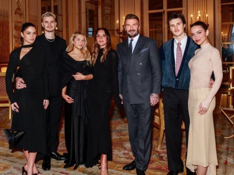 Η Victoria Beckham τιμήθηκε στο Παρίσι: Το ευχαριστώ στον David και η σιωπή για τον Brooklyn