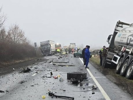 Συγκλονίζει η τραγωδία με 7  Έλληνες νεκρούς φιλάθλους: Ξύπνησαν οι μνήμες του 1999 στα Τέμπη