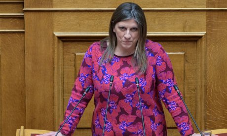 Κωνσταντοπούλου για Άδωνι: «Είναι κότα, τρεις μήνες περιμένω να μου κάνει μήνυση»