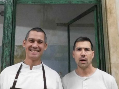 Σωτήρης και Κοσμάς Κοντιζάς είναι αχώριστα αδέλφια στη δουλειά: Η φωτογραφία πριν & 38 χρόνια μετά