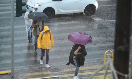 Καιρός: Καταιγίδες, χαλάζι και άνεμοι έως 9 μποφόρ – Το μεσημέρι δύσκολες ώρες στην Αττική