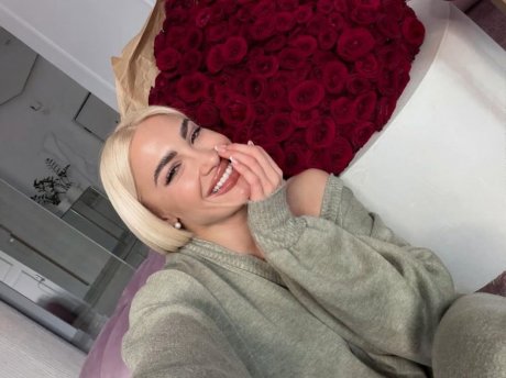 Ιωάννα Τούνη: Οι 365 μέρες με τον Δημήτρη Σπυριδωνίδη, η ανθοδέσμη & αυτό που πρόσεξαν οι followers