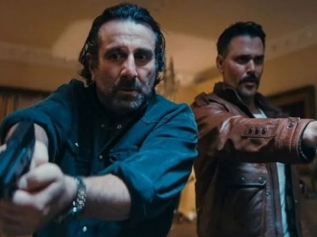 Γιατί ρε πατέρα; Τα πλάνα της επιστροφής του Ηλία Βαλάση είναι το καλύτερο plot twist της σειράς