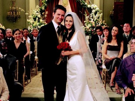 Οι γάμοι σε τηλεοπτικές σειρές που είναι ξεκάθαρα #MarriageGoals