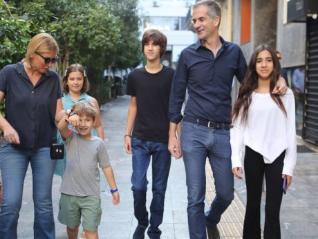 Η 17χρονη κόρη του Κώστα Μπακογιάννη, Δανάη - Θεοδώρα, είναι ταλέντο στο στίβο - Το πανελλήνιο ρεκόρ