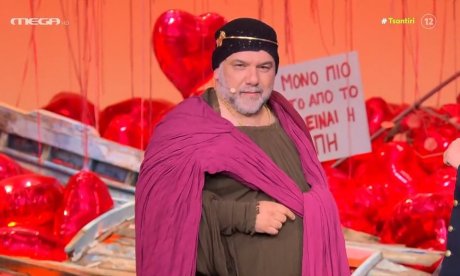 Γρηγόρης Αρναούτογλου: Η ξεκαρδιστική εμφάνιση στο «Αλ Τσαντίρι Νιουζ» - Ξέχασε τα λόγια του