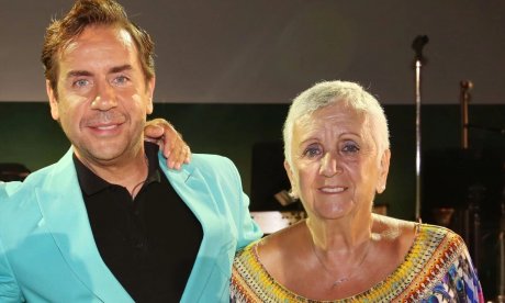 Μαζωνάκης: Στο νοσοκομείο και η μητέρα του - H αποκάλυψη & η κατάσταση της υγείας του τραγουδιστή