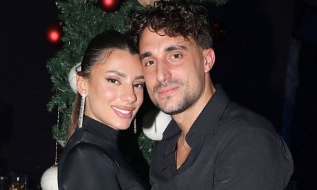 Κατσούλης-Ρουμελιώτη: Ψωνίζουν για το μωρό τους - Η καρέκλα θηλασμού και ο μάρσιππος