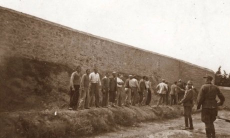 ΥΠΠΟ: Πολύ πιθανόν να είναι αυθεντικές οι φωτογραφίες με τους 200 πατριώτες στην Καισαριανή