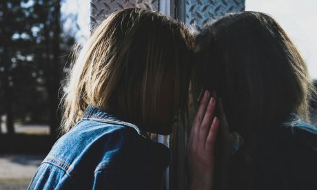 Κυψέλη: «Τον έπιασα να ασελγεί πάνω στα παιδιά μου» - Συγκλονίζει η μητέρα των δύο κοριτσιών