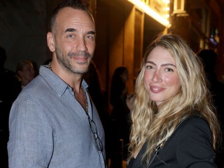 Μουζουράκης - Κόζαρη: Η σπάνια εμφάνιση του ζευγαριού έδειξε αυτό που ήδη ξέραμε για τη σχέση τους