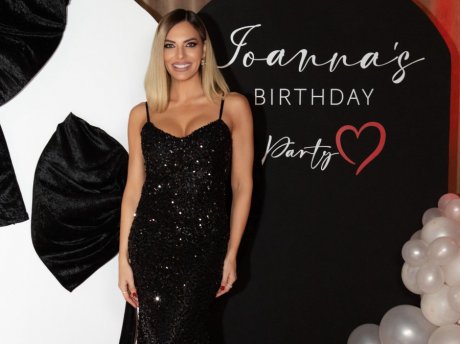 Η Ιωάννα Μαλέσκου γιόρτασε τα γενέθλιά της με ένα ρομαντικό πάρτυ & την οικογένεια της