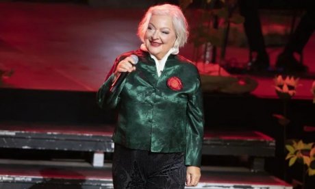 Με μπαστούνι η Τάνια Τσανακλίδου: Οι δηλώσεις για την περιπέτεια με την υγεία της