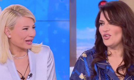 Ζαρίφη: «Κάθε φορά που ρωτάμε τη Φαίη για τον γάμο της, κάνει τον Κινέζο, δε θα μας καλέσει»