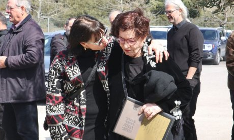 Χρήστος Βαλαβανίδης: Υποβασταζόμενη η σύζυγός του στο τελευταίο αντίο