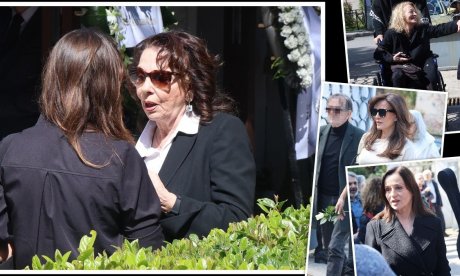 Κηδεία Πανουσόπουλου: Ράκος η Λιβανού - Σε αναπηρικό αμαξίδιο η Πιστιόλα! Ο Λάνθιμος και η Ματσούκα