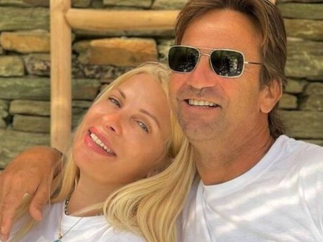 Ελένη Μενεγάκη για την κρίση στον γάμο της: «Απολύτως ψευδή & ανυπόστατα τα δημοσιεύματα»