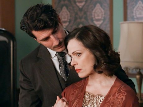 Ο Ρήγας σώζει την Κυβέλη από έναν γνωστό μας δολοφόνο στο Grand Hotel: Ποιον πυροβολεί