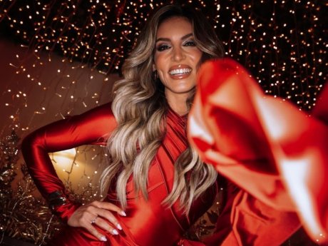 Από το πάρτυ της Οικονομάκου στα μπουζούκια μια απορία έχουμε: Γιατί δεν χορεύουμε στις πίστες πια;