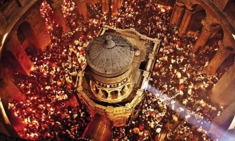 Σε πλήρη ετοιμότητα το ΥΠΕΞ για το Άγιο Φως: Τα σενάρια μεταφοράς λόγω της κρίσης