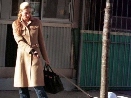 174.000 ευρώ για ένα παλτό;  Το fashion κομμάτια της Carolyn Bessette-Kennedy & το τίμημα του μύθου