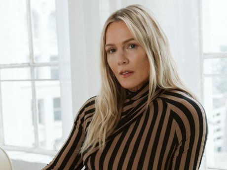 Να πούμε «χρόνια πολλά» στη Jennie Garth τη γυναίκα που έκανε το «choose me» σημαία αυτοπεποίθησης