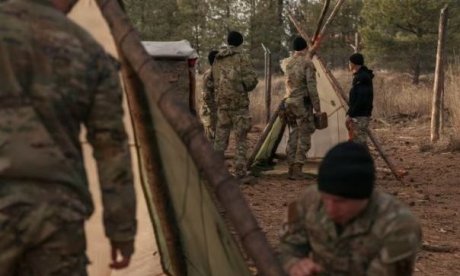 Πώς εκπαιδεύονται οι αμερικανικές δυνάμεις για να επιβιώνουν πίσω από τις γραμμές του εχθρού