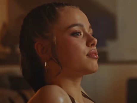 Shiloh Jolie: Το K-pop cameo που έγινε viral και «άναψε» debate για το ποιον μοιάζει τελικά