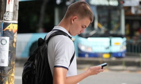 Απαγόρευση χρήσης social media για τους κάτω των 15: Πώς θα εφαρμοστεί, ποιες εφαρμογές αφορά