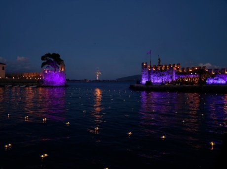 Μεγάλη Παρασκευή στην Ελλάδα: 4 μέρη που ο Επιτάφιος γίνεται εμπειρία